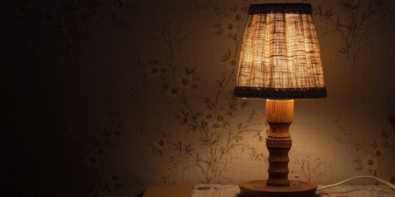 bedside-lamp-843461_1280