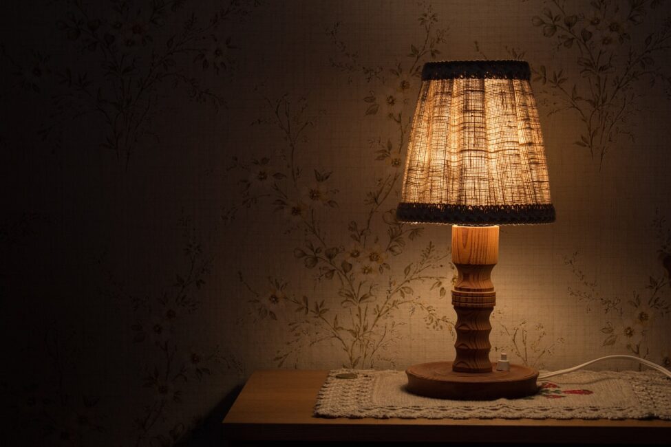 bedside-lamp-843461_1280